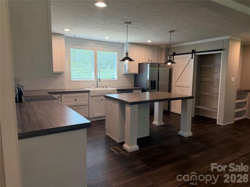 66 Neely Drive, Hendersonville, NC 28792.  MLS# CAR4416888, YatesRealty ID 45753. 