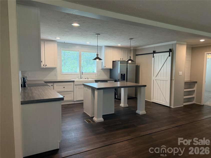66 Neely Drive, Hendersonville, NC 28792.  MLS# CAR4416888, YatesRealty ID 45753. 