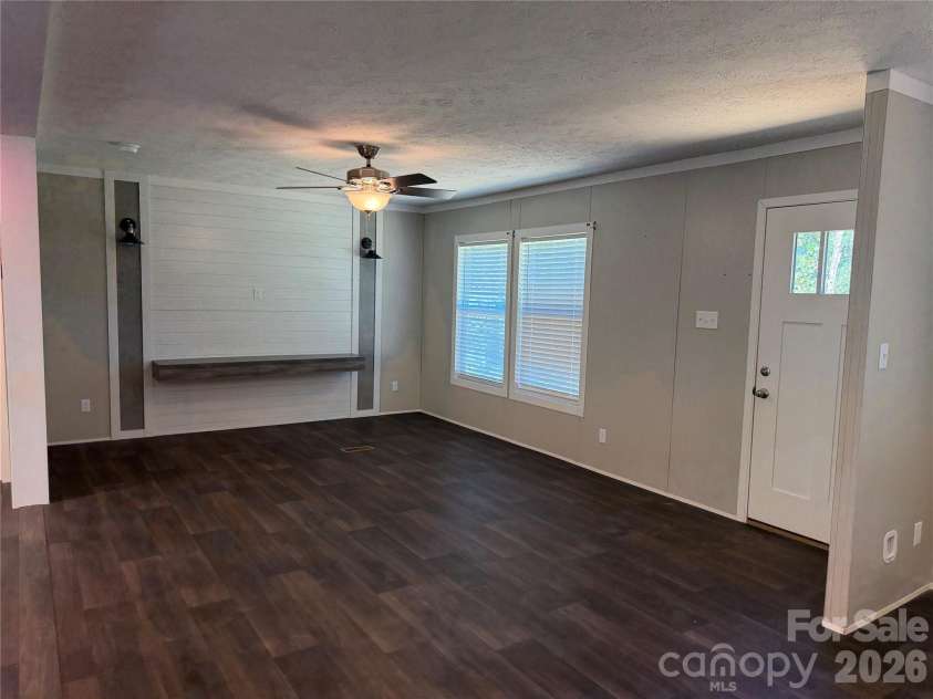 66 Neely Drive, Hendersonville, NC 28792.  MLS# CAR4416888, YatesRealty ID 45753. 