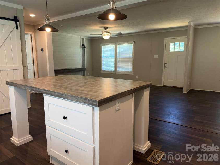 66 Neely Drive, Hendersonville, NC 28792.  MLS# CAR4416888, YatesRealty ID 45753. 