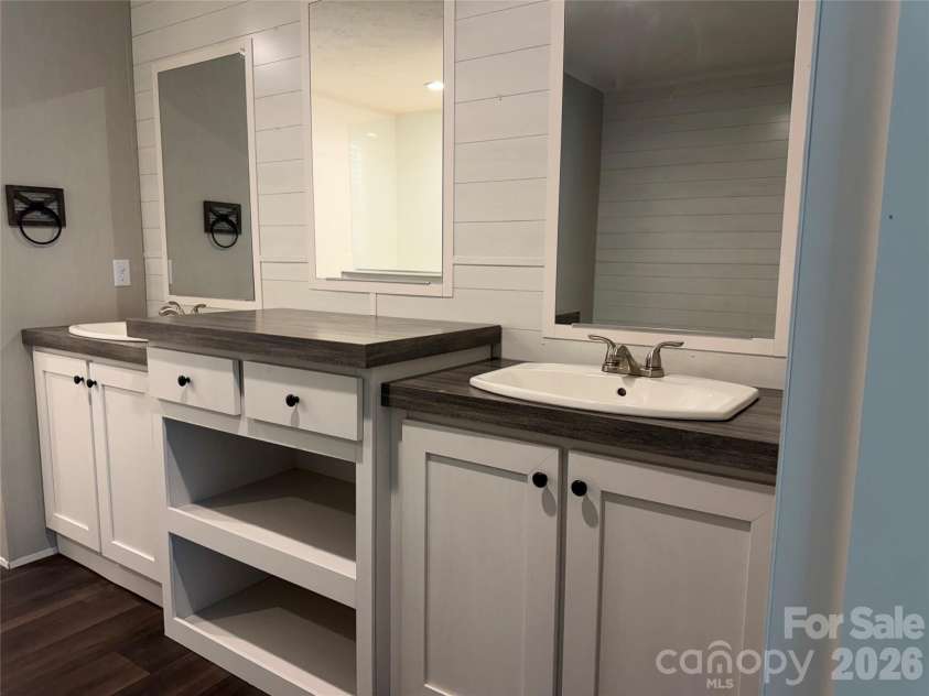 66 Neely Drive, Hendersonville, NC 28792.  MLS# CAR4416888, YatesRealty ID 45753. 