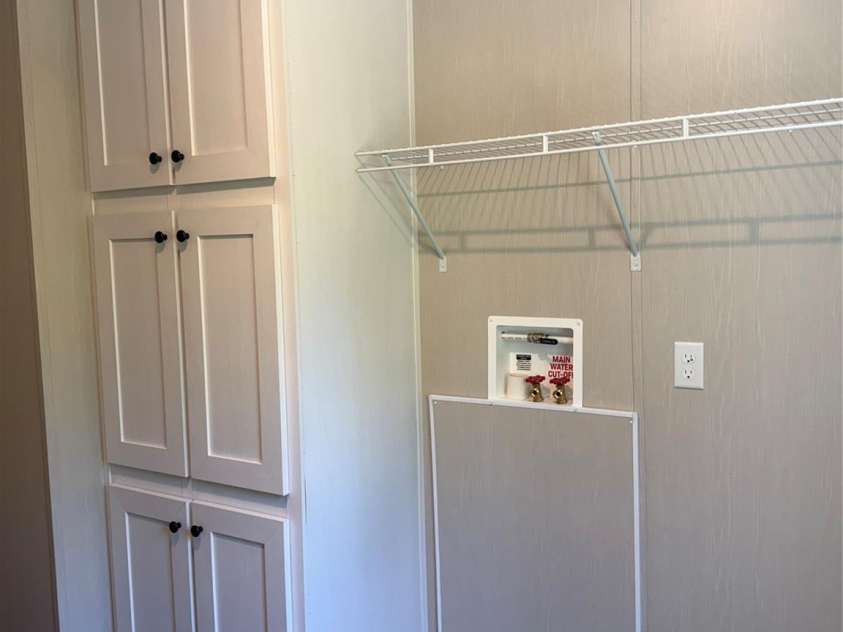 66 Neely Drive, Hendersonville, NC 28792.  MLS# CAR4416888, YatesRealty ID 45753. 
