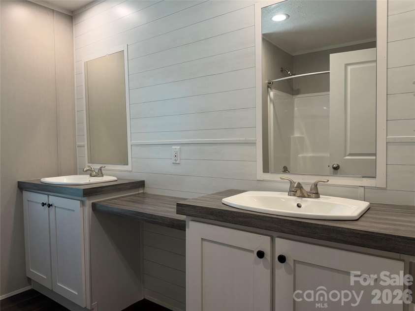 66 Neely Drive, Hendersonville, NC 28792.  MLS# CAR4416888, YatesRealty ID 45753. 