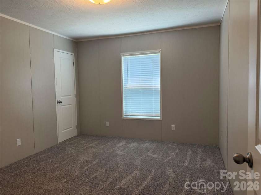 66 Neely Drive, Hendersonville, NC 28792.  MLS# CAR4416888, YatesRealty ID 45753. 