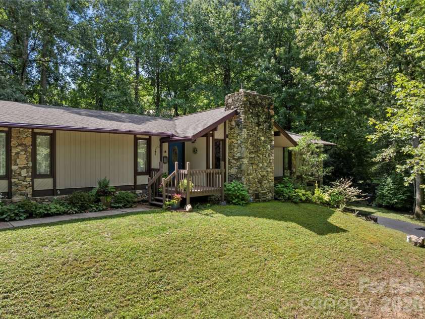 10 Brook Forest Drive, Arden, NC 28704.  MLS# CAR4415849, YatesRealty ID 45754. 