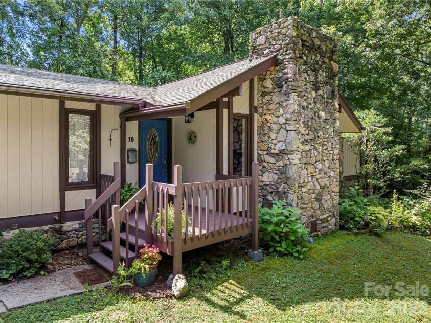 10 Brook Forest Drive, Arden, NC 28704.  MLS# CAR4415849, YatesRealty ID 45754. 