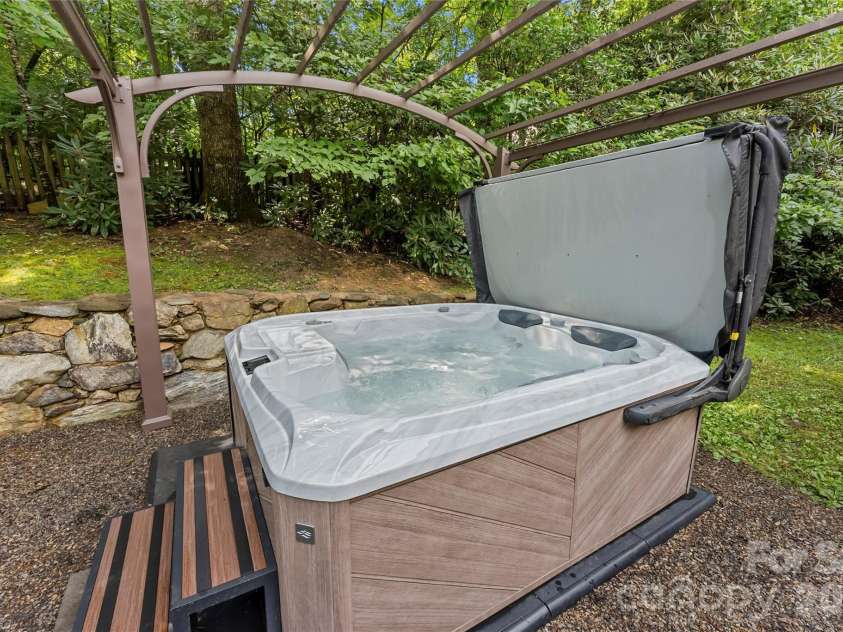 10 Brook Forest Drive, Arden, NC 28704.  MLS# CAR4415849, YatesRealty ID 45754. 