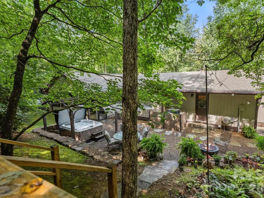 10 Brook Forest Drive, Arden, NC 28704.  MLS# CAR4415849, YatesRealty ID 45754. 