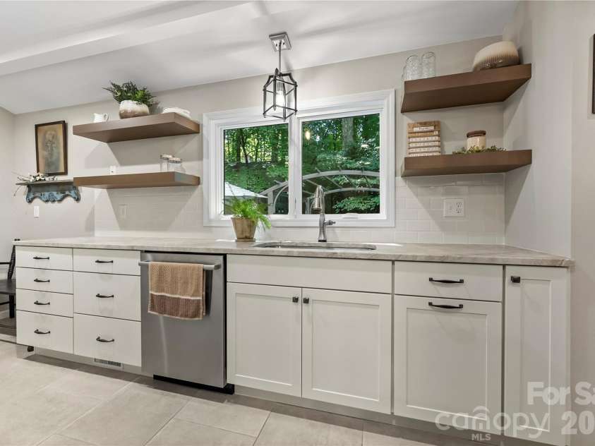 10 Brook Forest Drive, Arden, NC 28704.  MLS# CAR4415849, YatesRealty ID 45754. 