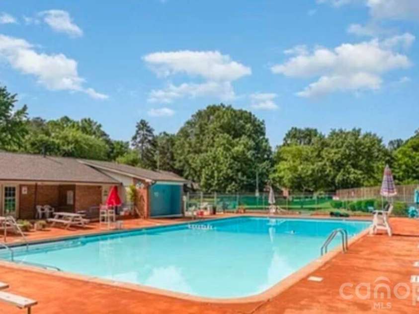 4824 Farm Pond Lane, Charlotte, NC 28212.  MLS# CAR4408628, YatesRealty ID 45757. 