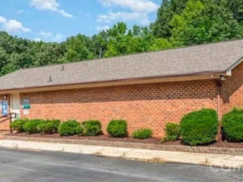 4824 Farm Pond Lane, Charlotte, NC 28212.  MLS# CAR4408628, YatesRealty ID 45757. 