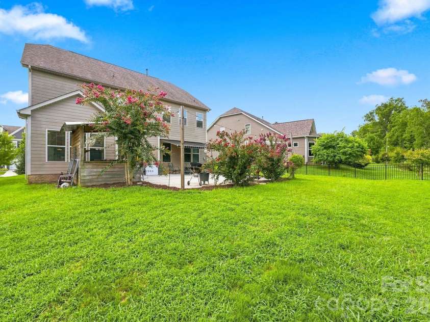 5009 Lydgate Drive, Waxhaw, NC 28173.  MLS# CAR4415096, YatesRealty ID 45758. 