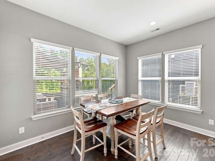 5009 Lydgate Drive, Waxhaw, NC 28173.  MLS# CAR4415096, YatesRealty ID 45758. Bright dining area off kitchen