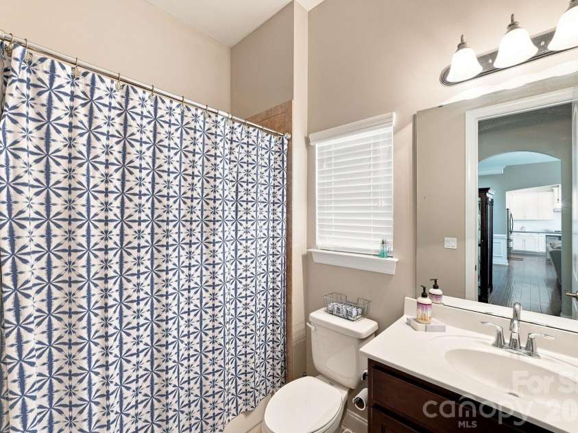 5009 Lydgate Drive, Waxhaw, NC 28173.  MLS# CAR4415096, YatesRealty ID 45758. Full bathroom downstairs