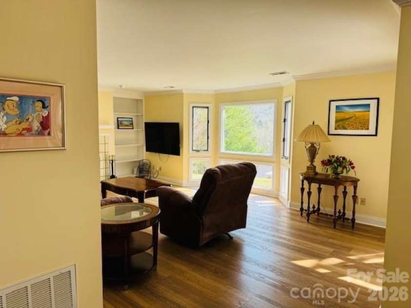 121 Burning Tree Lane, Flat Rock, NC 28731.  MLS# CAR4352106, YatesRealty ID 4576. 
