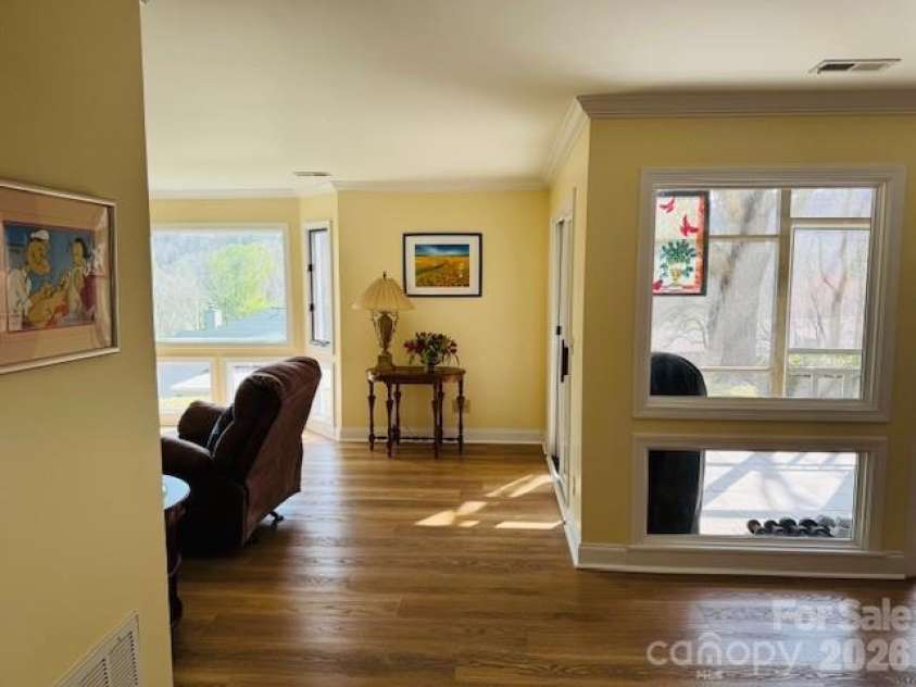 121 Burning Tree Lane, Flat Rock, NC 28731.  MLS# CAR4352106, YatesRealty ID 4576. 