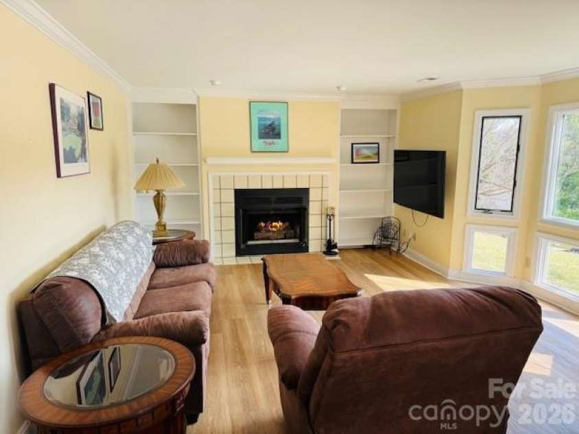 121 Burning Tree Lane, Flat Rock, NC 28731.  MLS# CAR4352106, YatesRealty ID 4576. 
