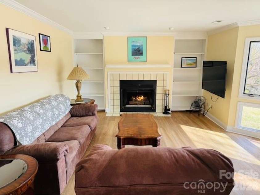 121 Burning Tree Lane, Flat Rock, NC 28731.  MLS# CAR4352106, YatesRealty ID 4576. 