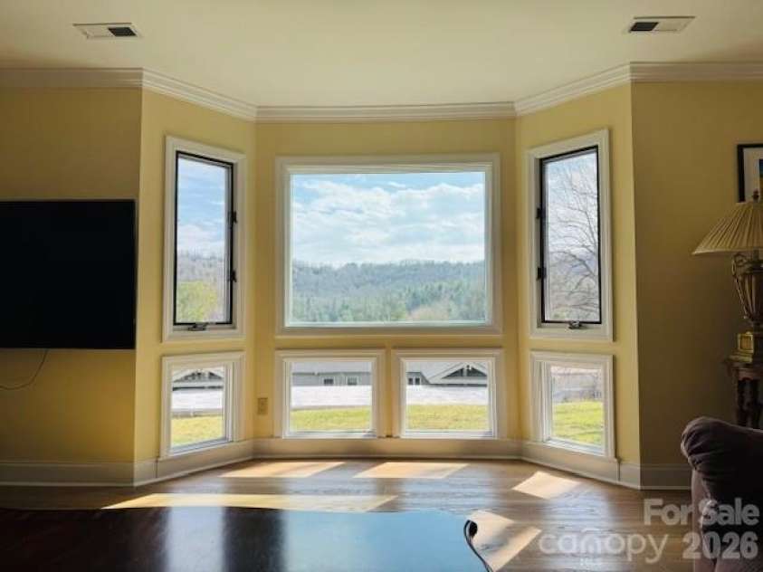 121 Burning Tree Lane, Flat Rock, NC 28731.  MLS# CAR4352106, YatesRealty ID 4576. 