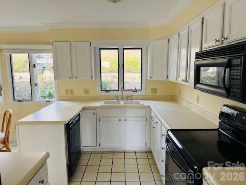 121 Burning Tree Lane, Flat Rock, NC 28731.  MLS# CAR4352106, YatesRealty ID 4576. 