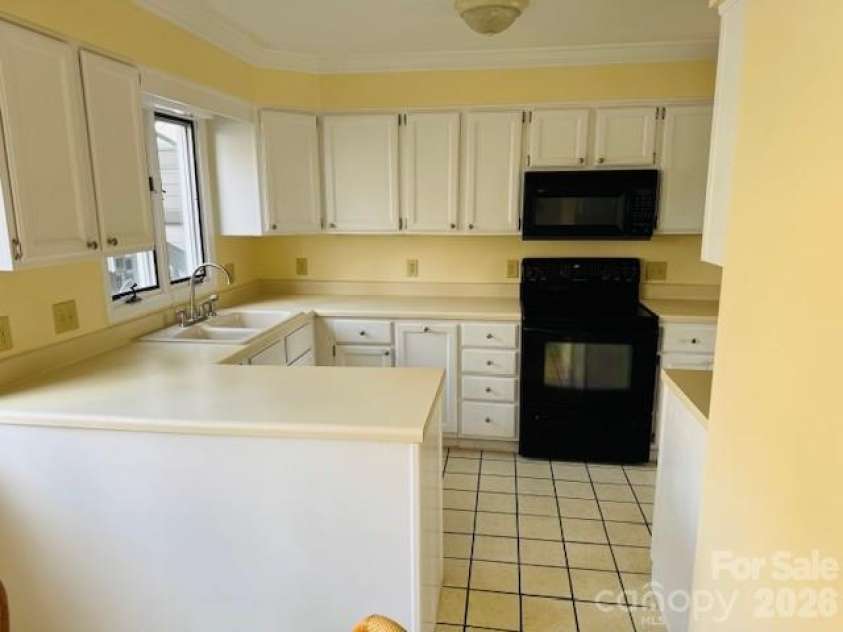 121 Burning Tree Lane, Flat Rock, NC 28731.  MLS# CAR4352106, YatesRealty ID 4576. 