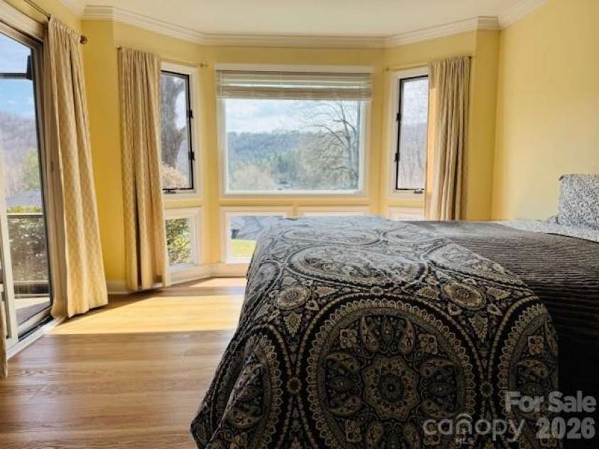 121 Burning Tree Lane, Flat Rock, NC 28731.  MLS# CAR4352106, YatesRealty ID 4576. 