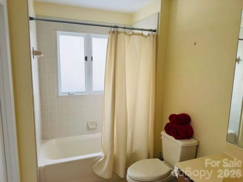 121 Burning Tree Lane, Flat Rock, NC 28731.  MLS# CAR4352106, YatesRealty ID 4576. 
