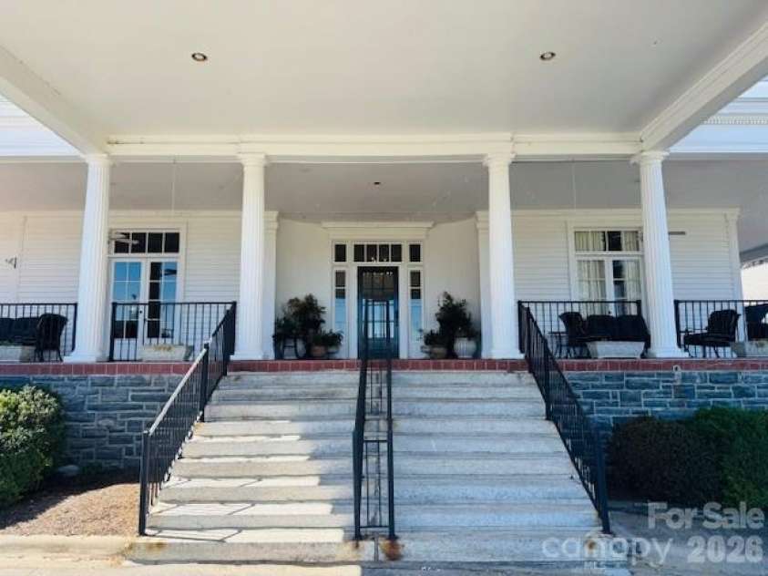 121 Burning Tree Lane, Flat Rock, NC 28731.  MLS# CAR4352106, YatesRealty ID 4576. CLUBHOUSE