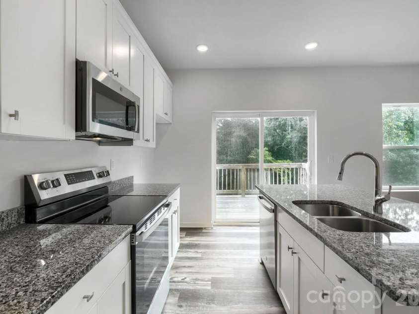 111 Carrisa Lane, Troutman, NC 28166.  MLS# CAR4416889, YatesRealty ID 45763. Kitchen