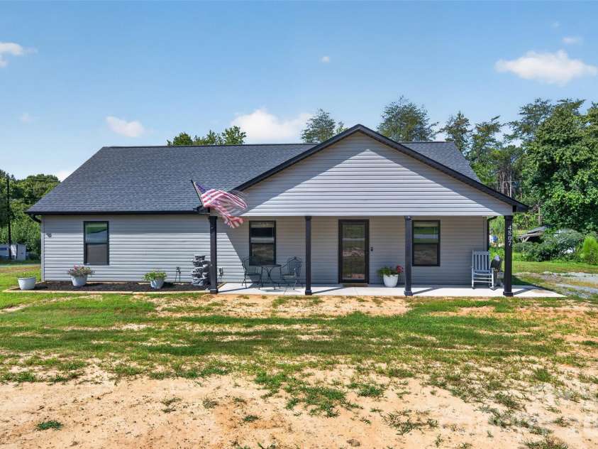 4807 Stratford Lane, Denver, NC 28037.  MLS# CAR4416446, YatesRealty ID 45764. 