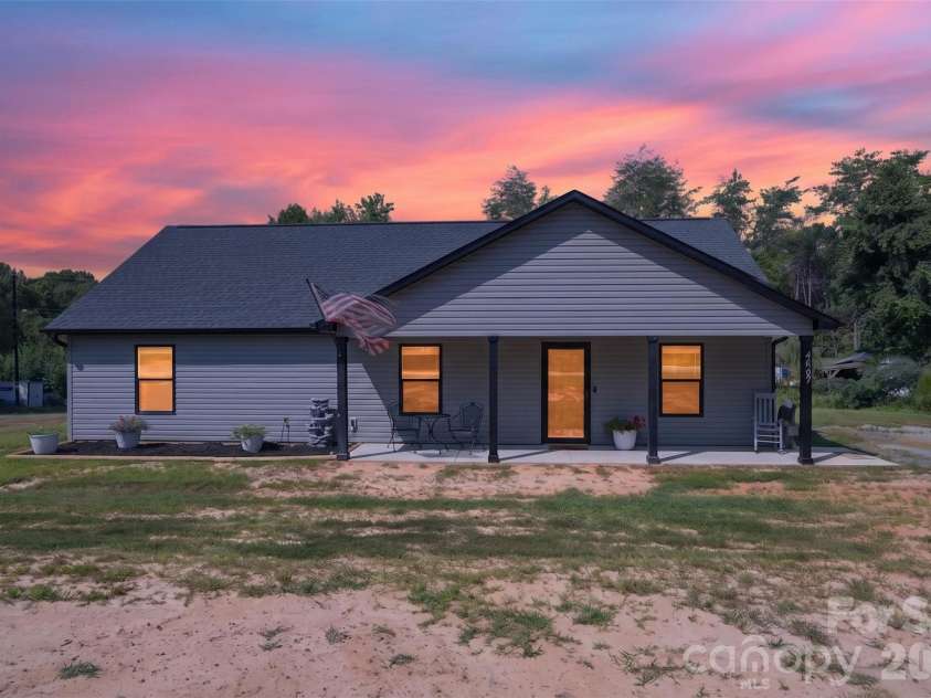 4807 Stratford Lane, Denver, NC 28037.  MLS# CAR4416446, YatesRealty ID 45764. 
