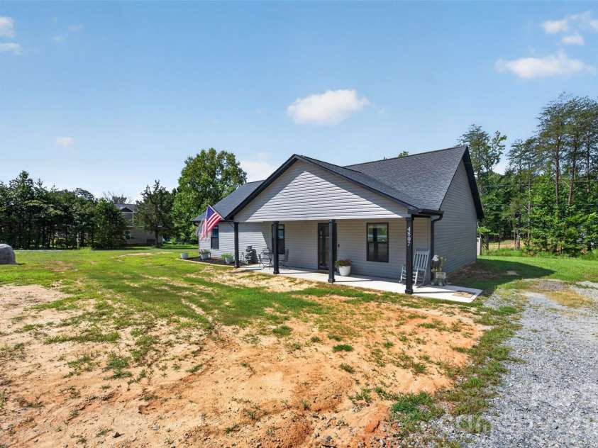 4807 Stratford Lane, Denver, NC 28037.  MLS# CAR4416446, YatesRealty ID 45764. 