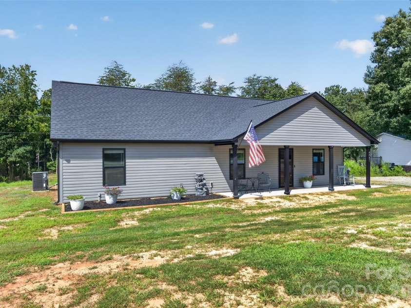4807 Stratford Lane, Denver, NC 28037.  MLS# CAR4416446, YatesRealty ID 45764. 