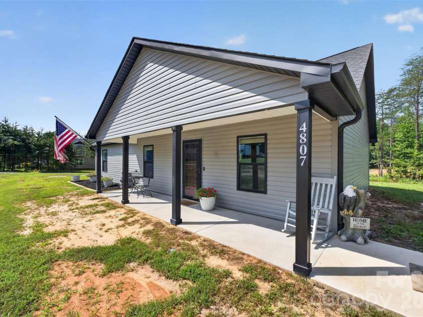 4807 Stratford Lane, Denver, NC 28037.  MLS# CAR4416446, YatesRealty ID 45764. 