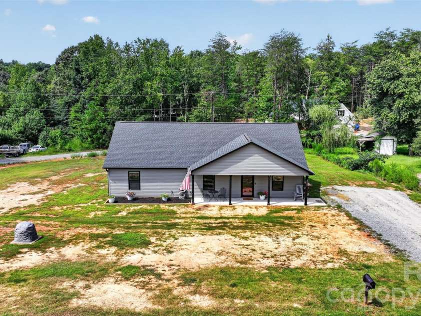 4807 Stratford Lane, Denver, NC 28037.  MLS# CAR4416446, YatesRealty ID 45764. 