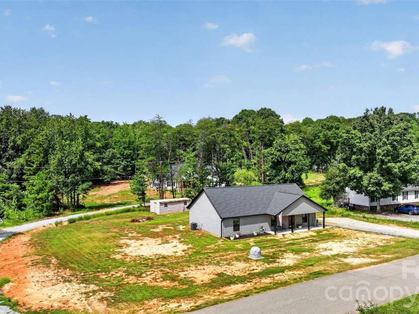 4807 Stratford Lane, Denver, NC 28037.  MLS# CAR4416446, YatesRealty ID 45764. 