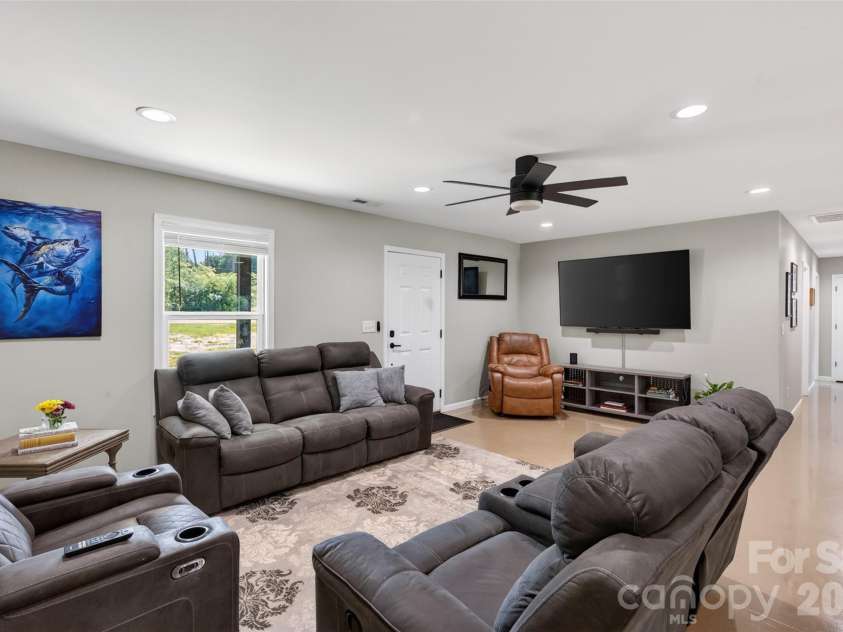 4807 Stratford Lane, Denver, NC 28037.  MLS# CAR4416446, YatesRealty ID 45764. 