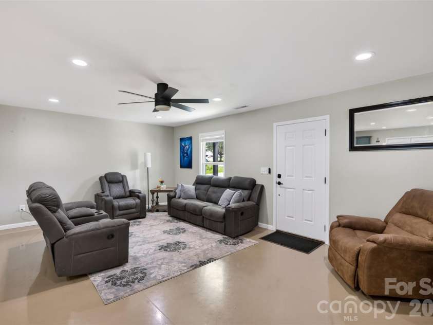 4807 Stratford Lane, Denver, NC 28037.  MLS# CAR4416446, YatesRealty ID 45764. 