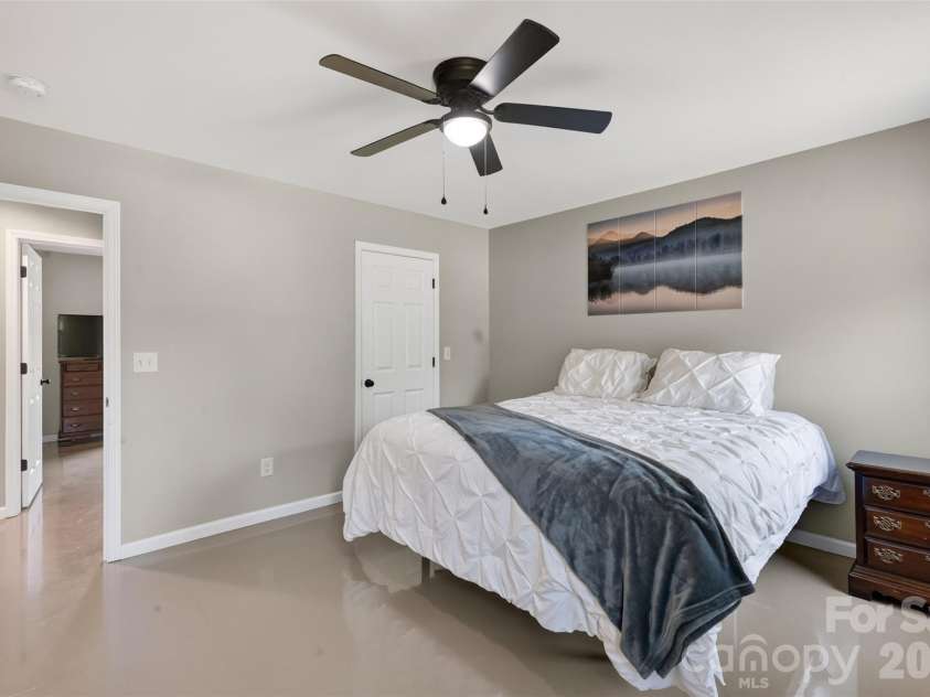 4807 Stratford Lane, Denver, NC 28037.  MLS# CAR4416446, YatesRealty ID 45764. 