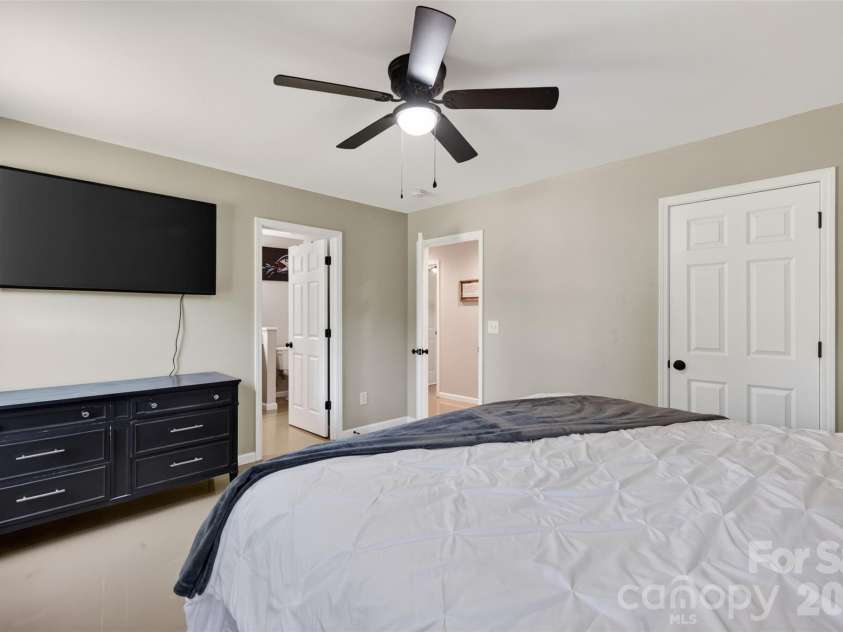 4807 Stratford Lane, Denver, NC 28037.  MLS# CAR4416446, YatesRealty ID 45764. 