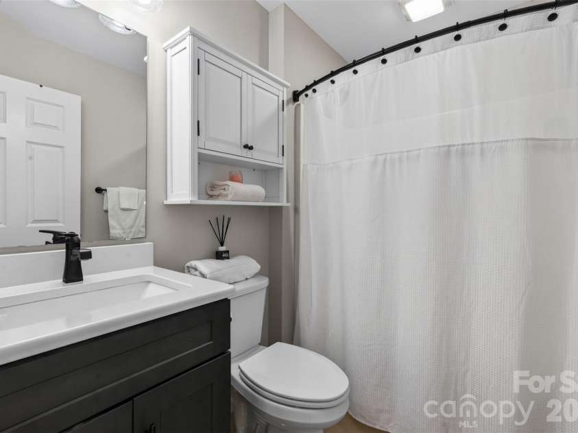 4807 Stratford Lane, Denver, NC 28037.  MLS# CAR4416446, YatesRealty ID 45764. 