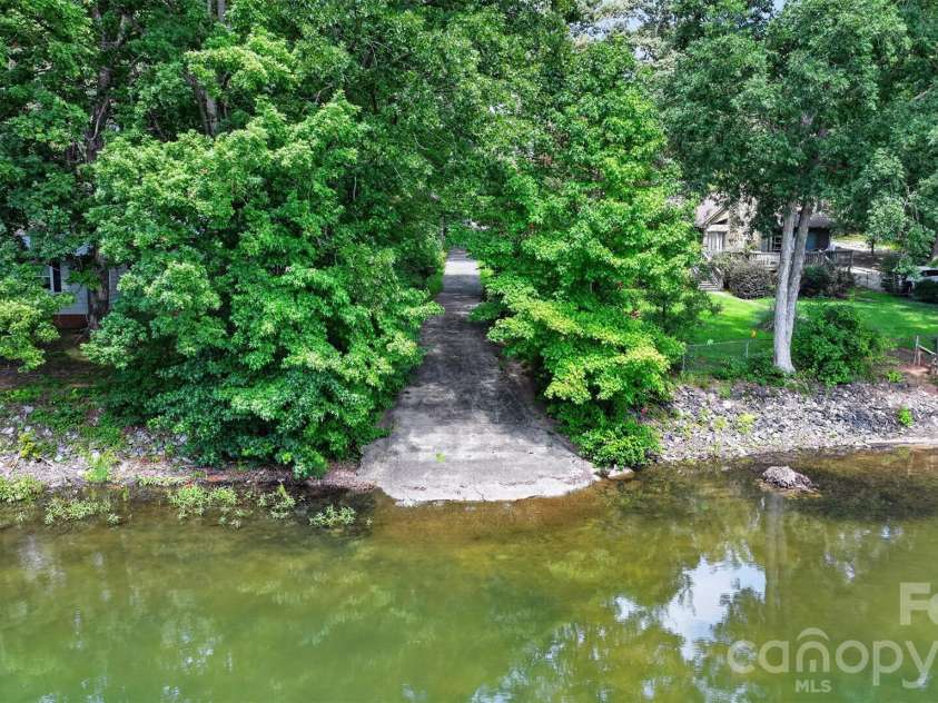 4807 Stratford Lane, Denver, NC 28037.  MLS# CAR4416446, YatesRealty ID 45764. 