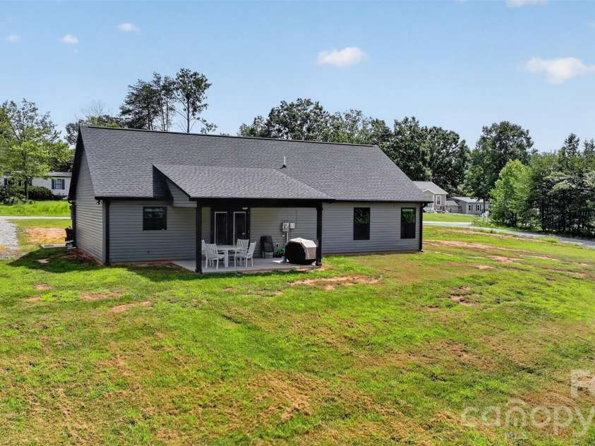 4807 Stratford Lane, Denver, NC 28037.  MLS# CAR4416446, YatesRealty ID 45764. 