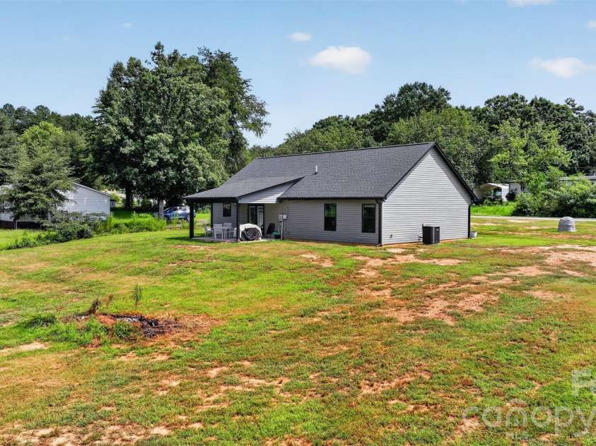 4807 Stratford Lane, Denver, NC 28037.  MLS# CAR4416446, YatesRealty ID 45764. 