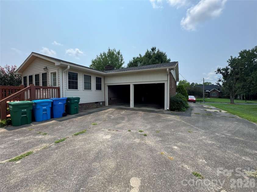 804 Lauras Lane, Albemarle, NC 28001.  MLS# CAR4416908, YatesRealty ID 45768. 