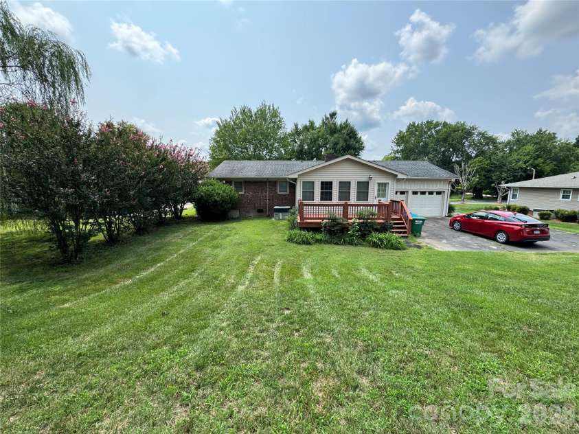 804 Lauras Lane, Albemarle, NC 28001.  MLS# CAR4416908, YatesRealty ID 45768. 