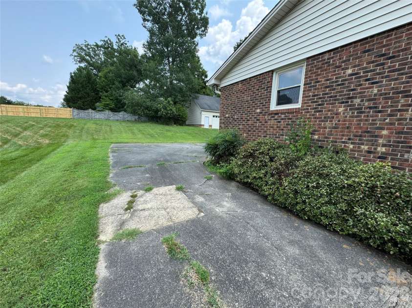 804 Lauras Lane, Albemarle, NC 28001.  MLS# CAR4416908, YatesRealty ID 45768. 