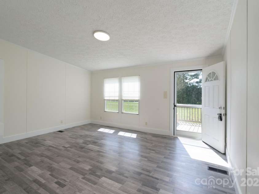 574 Pamela Road, York, SC 29745.  MLS# CAR4240157, YatesRealty ID 4577. Family Room Entry