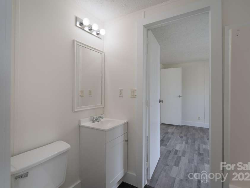 574 Pamela Road, York, SC 29745.  MLS# CAR4240157, YatesRealty ID 4577. Jack and Jill bath 2