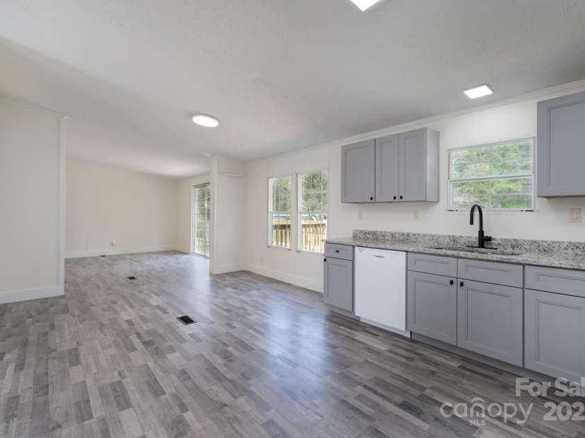 574 Pamela Road, York, SC 29745.  MLS# CAR4240157, YatesRealty ID 4577. Kitchen